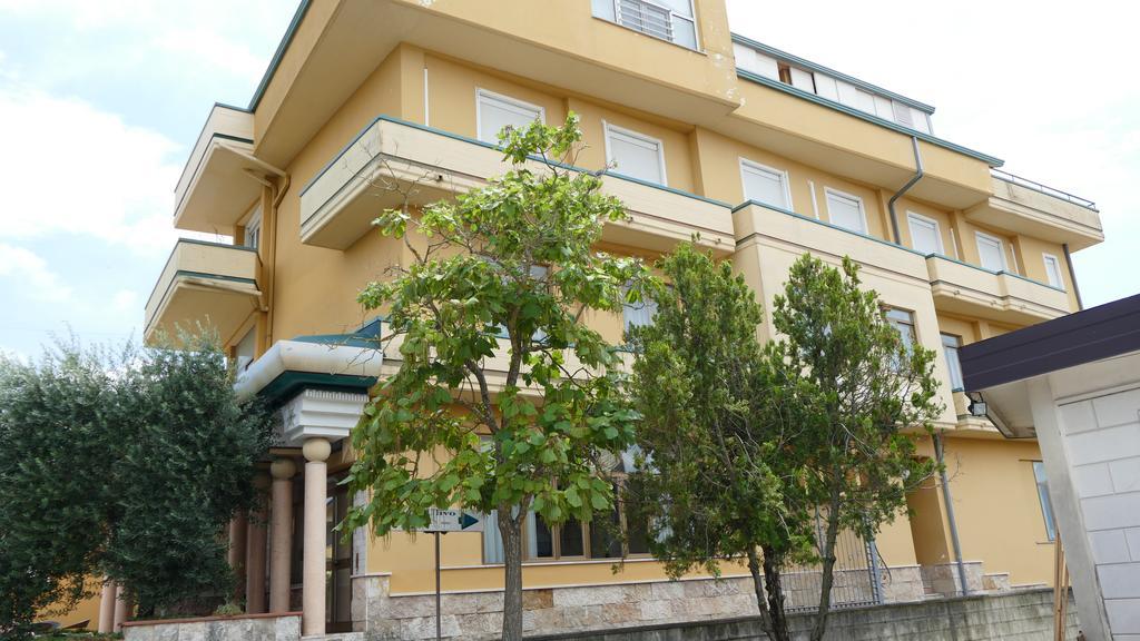Hotel L'Ulivo Mirabella Eclano Exterior photo